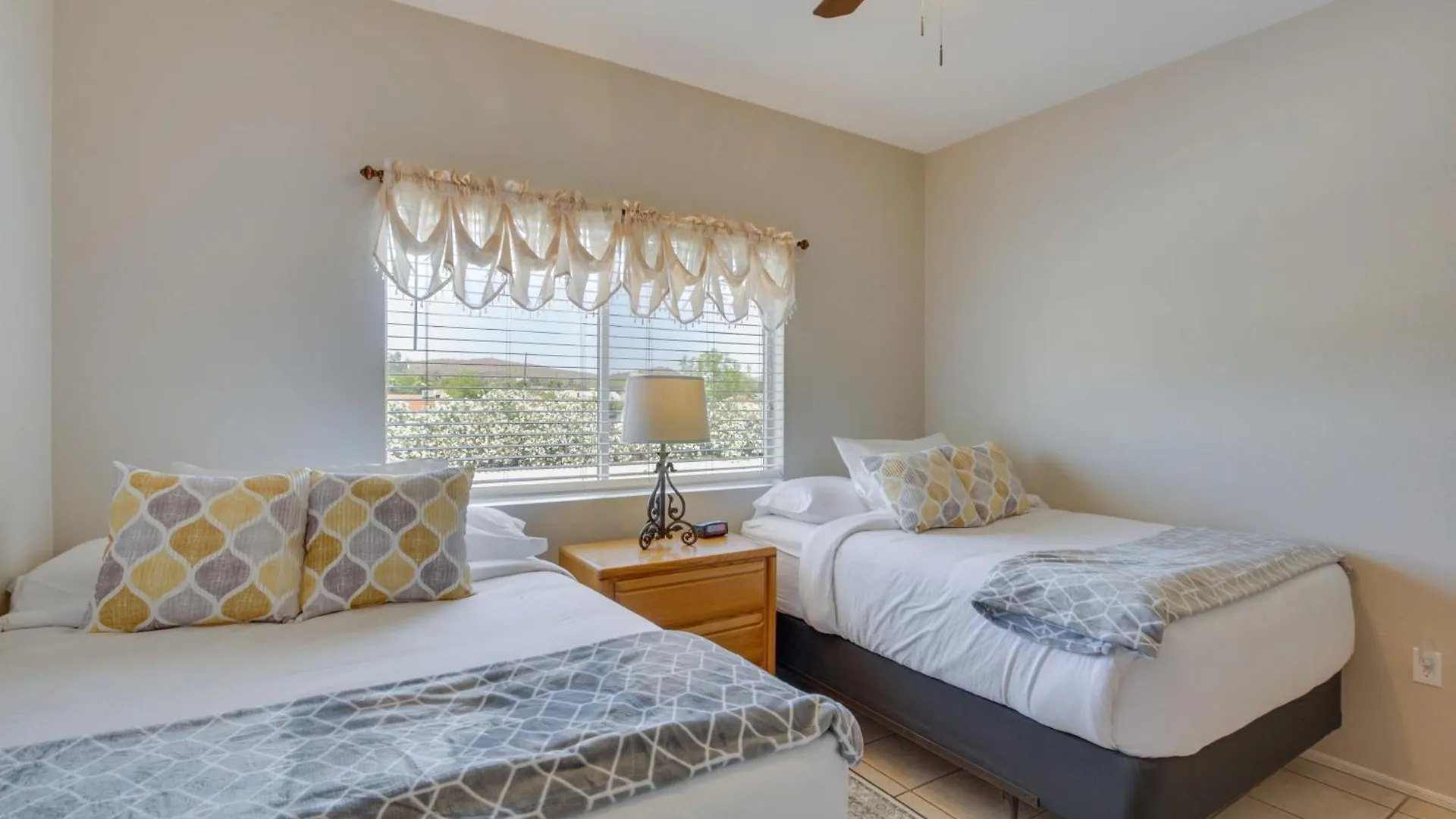 Phoenix Condo With Resort Perks And Mountain Views! 0*,  United States
