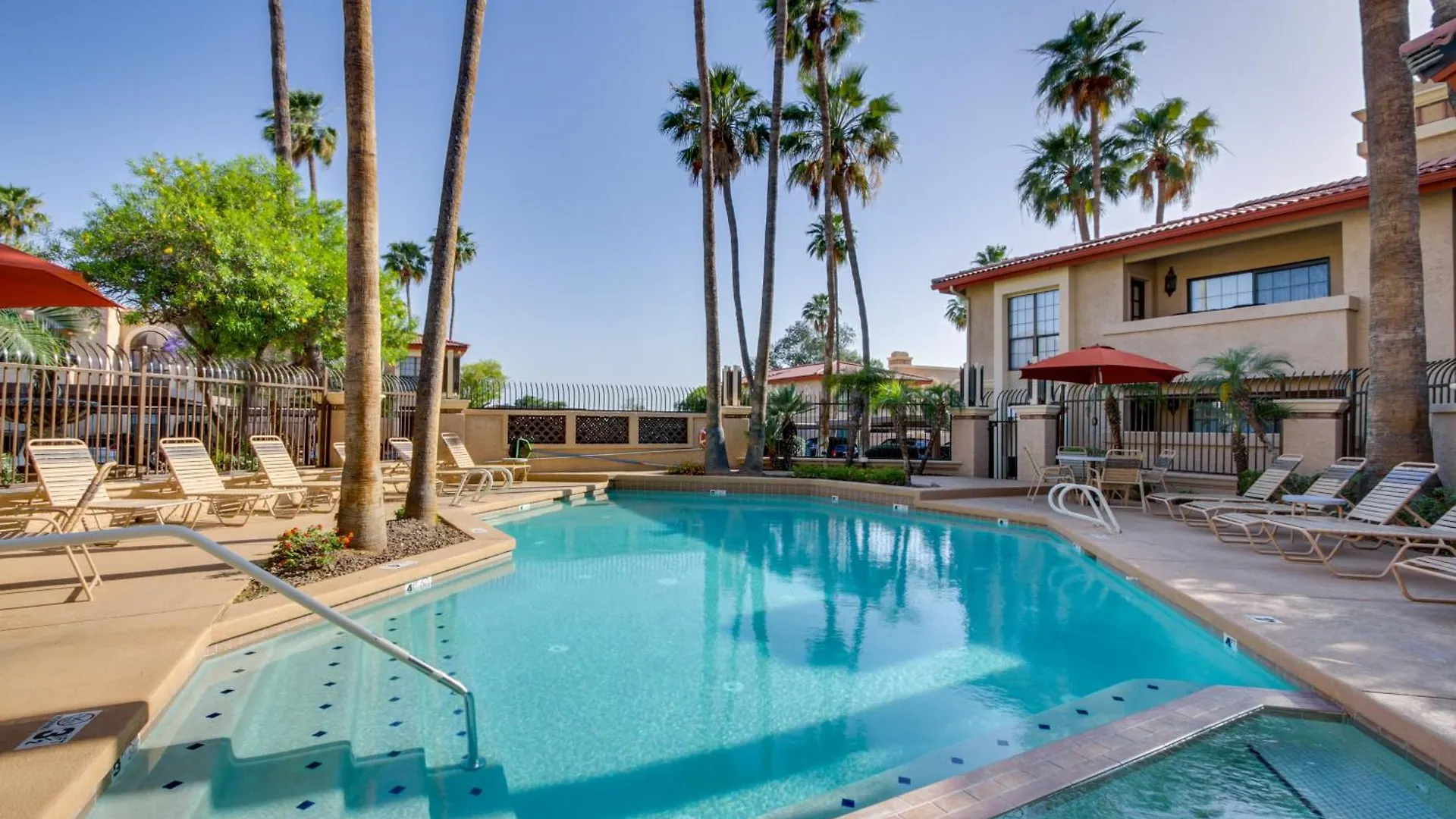 Phoenix Condo With Resort Perks And Mountain Views!